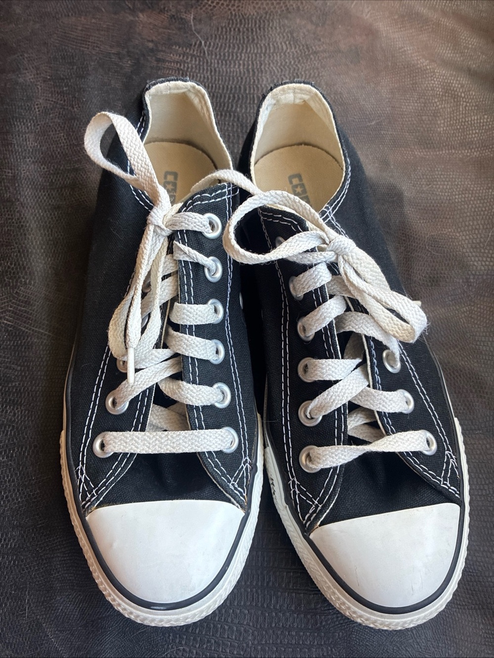 Converse Black/White Low-Top Canvas Sneakers — Classic Lace-Up-unisex- W-7- M-5